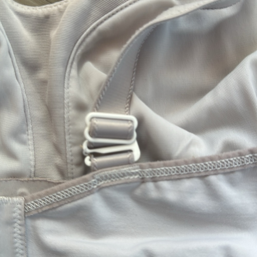 Lululemon Ta Ta Tamer sport bra - Picture 4 of 6
